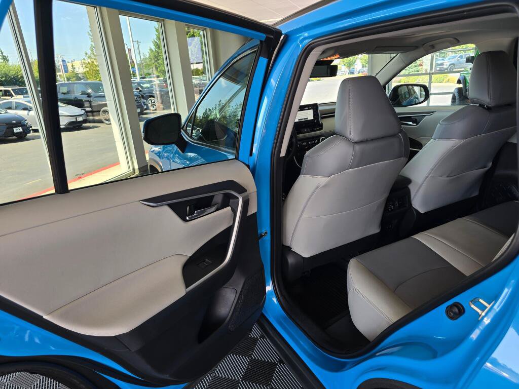 Used 2019 Toyota RAV4 XLE Premium AWD/4WD image 39