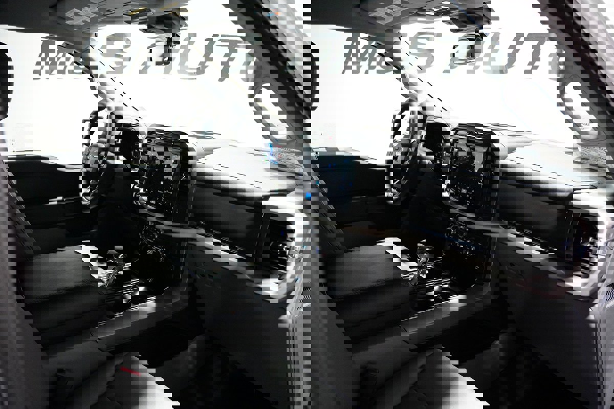 Used 2022 Ford F150 Lightning Pro image 22