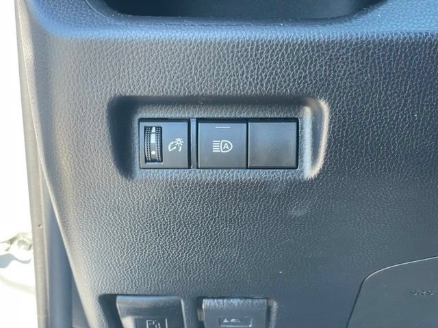 Used 2020 Toyota RAV4 LE w/ All Weather Liner Package AWD/4WD image 12