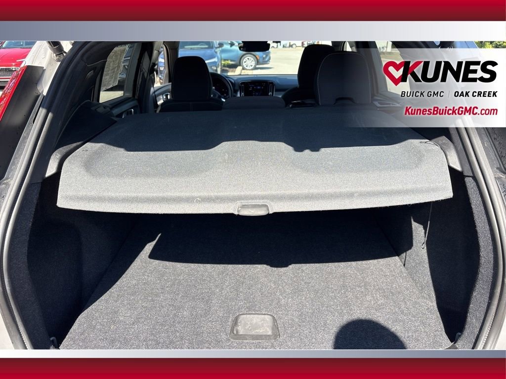 Used 2024 Volvo XC40 B5 Core image 7
