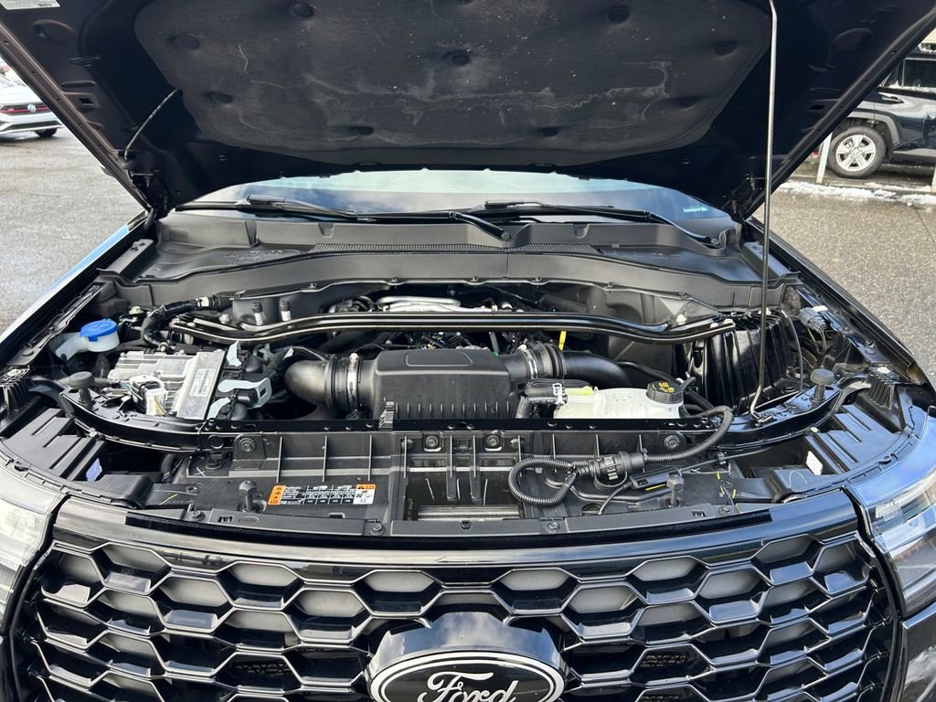 Used 2025 Ford Explorer ST AWD/4WD image 29