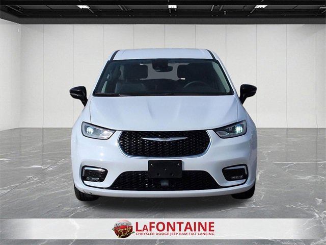 Used 2024 Chrysler Pacifica Touring-L image 8