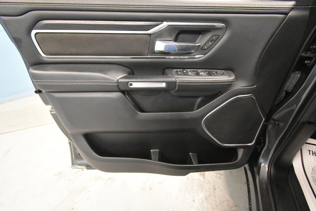 Used 2024 RAM 1500 Laramie AWD/4WD image 4