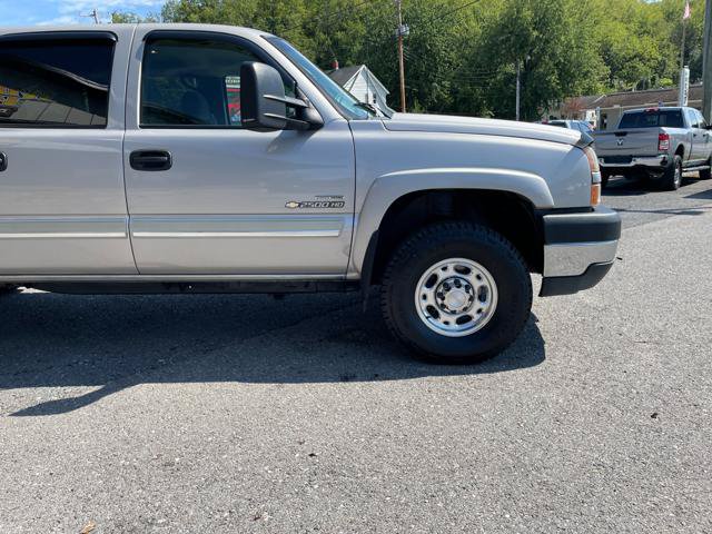 Used 2006 Chevrolet Silverado 2500 LT w/ Heavy-Duty Power Package AWD/4WD image 10