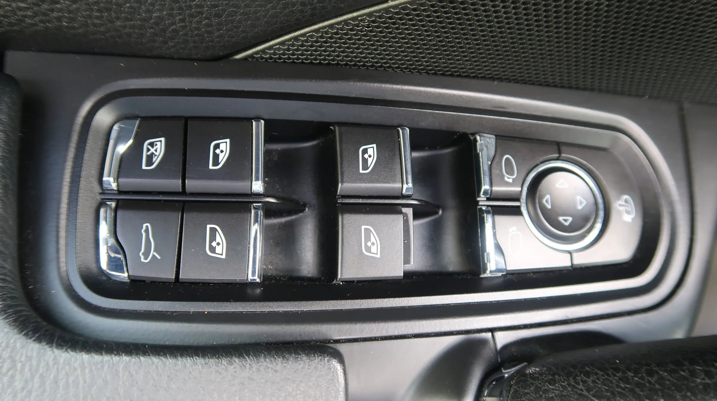 Used 2011 Porsche Cayenne S AWD/4WD image 28