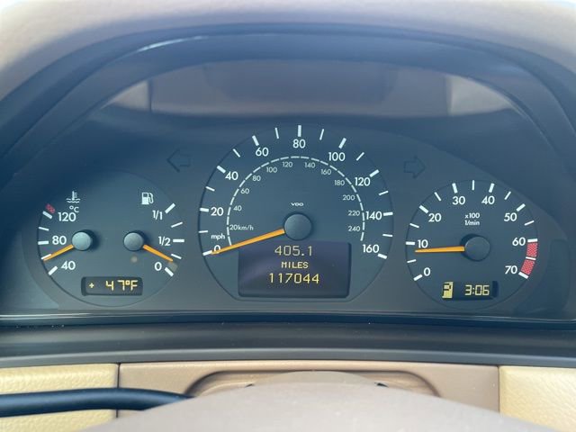 Used 2000 Mercedes-Benz E 320 Sedan image 23