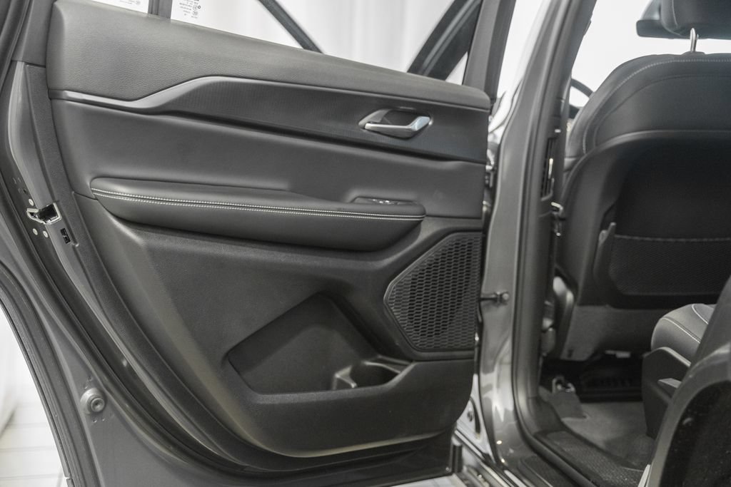 New 2026 Jeep Grand Cherokee L 4WD image 38