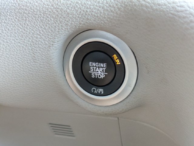 Used 2018 Chrysler Pacifica Limited w/ Advanced Safetytec Group FWD image 28