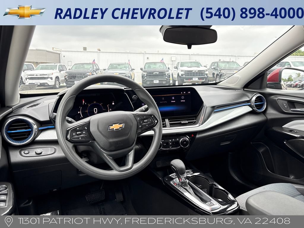 Used 2025 Chevrolet Trax LT FWD image 19