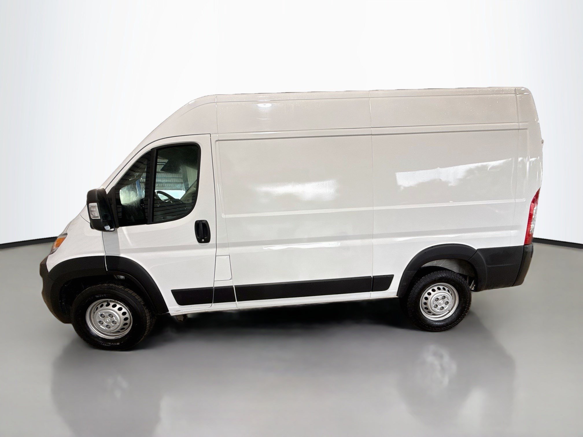 Used 2025 RAM ProMaster 2500 w/ Convenience Group FWD image 6