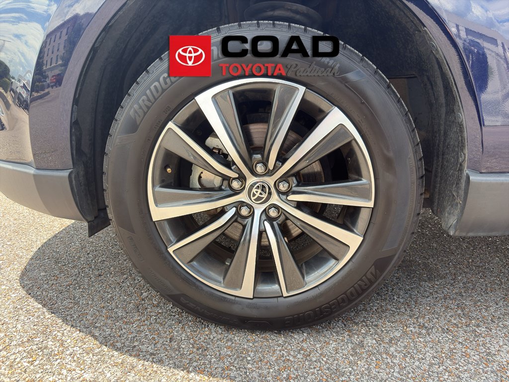 Used 2024 Toyota Venza LE AWD/4WD image 8