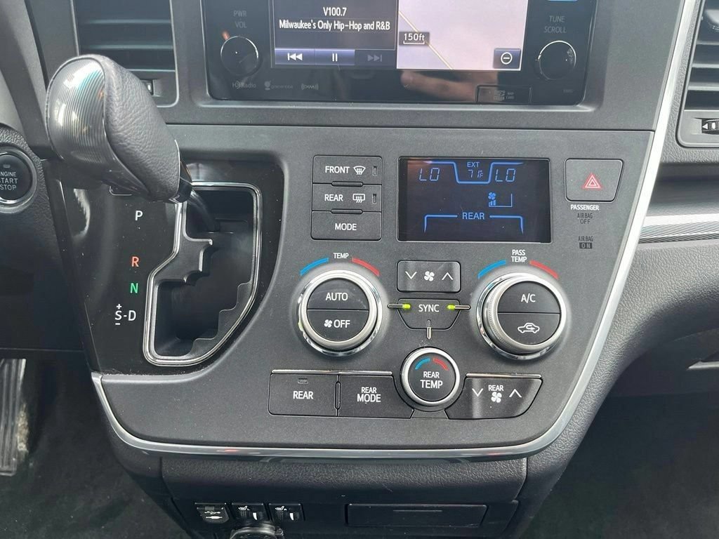 Used 2016 Toyota Sienna SE w/ SE Preferred Package FWD image 16