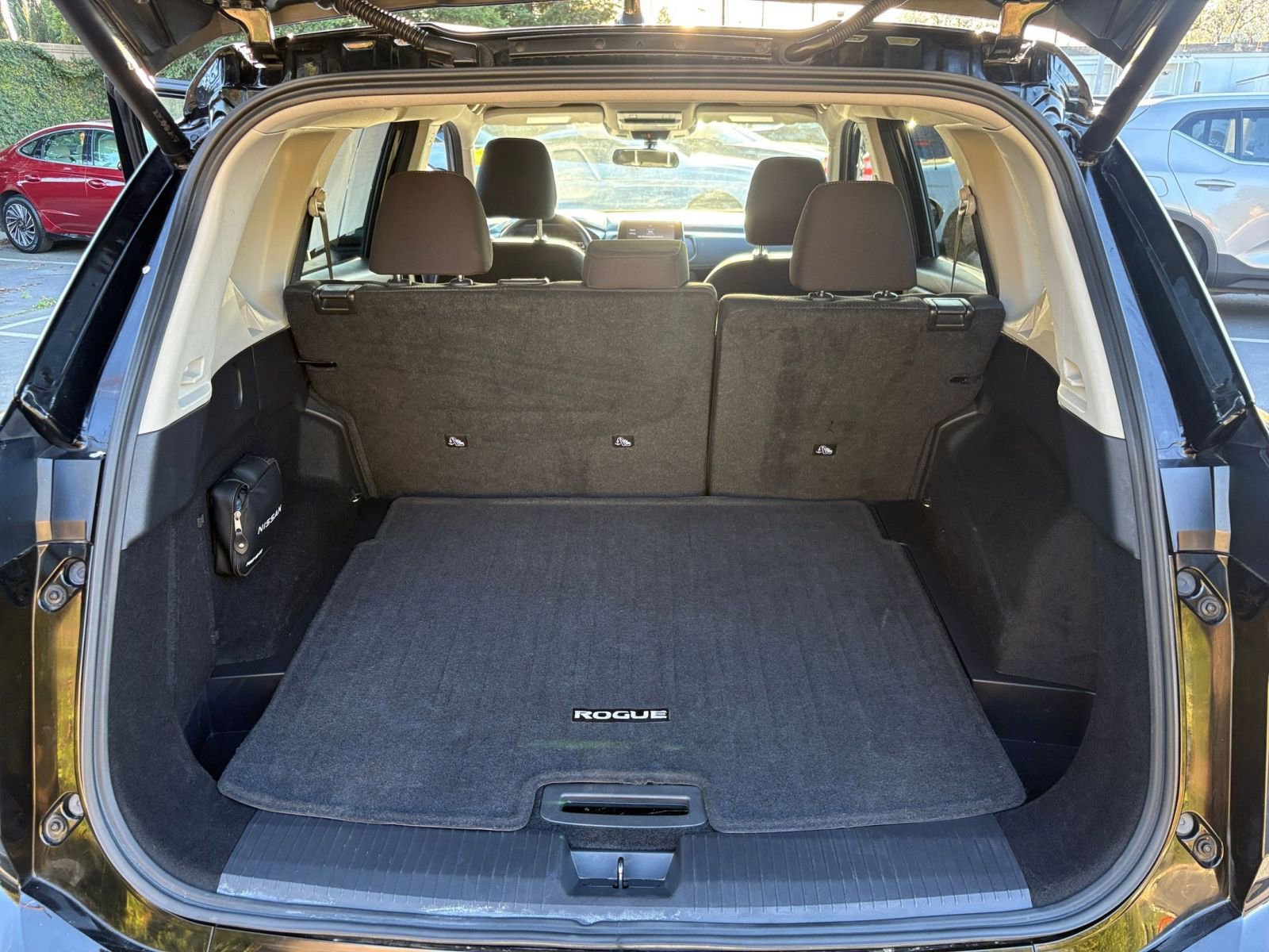 Used 2025 Nissan Rogue SV image 33