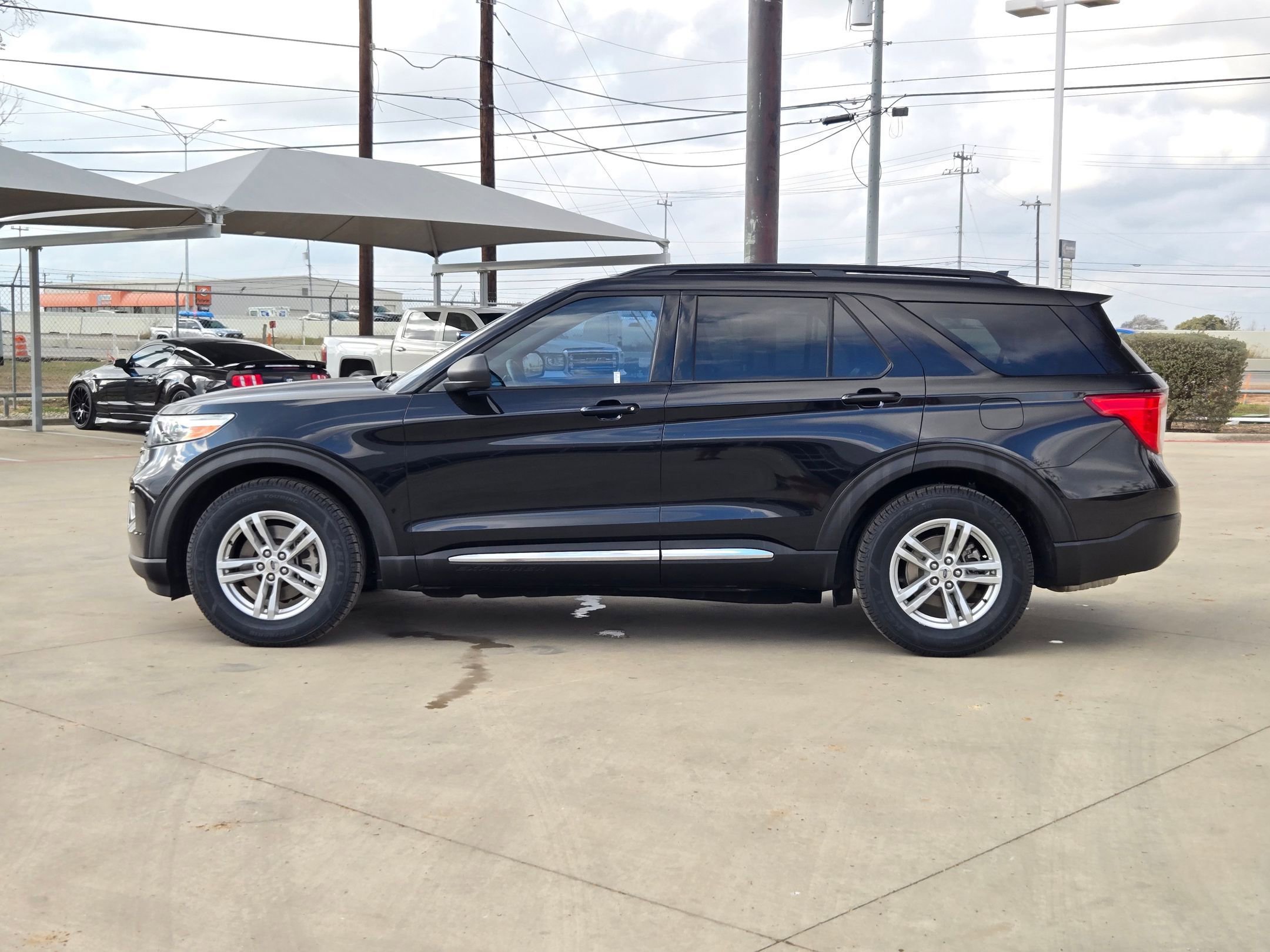 Used 2020 Ford Explorer XLT w/ Equipment Group 202A image 6