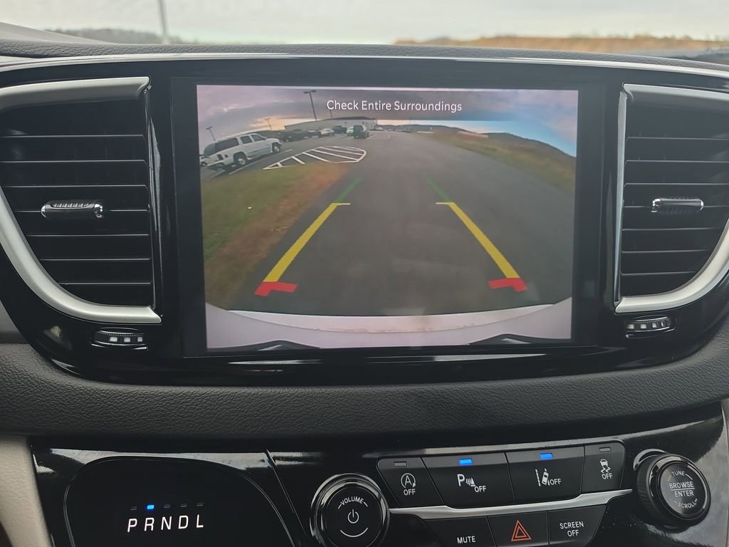 Used 2024 Chrysler Pacifica Touring-L FWD image 17