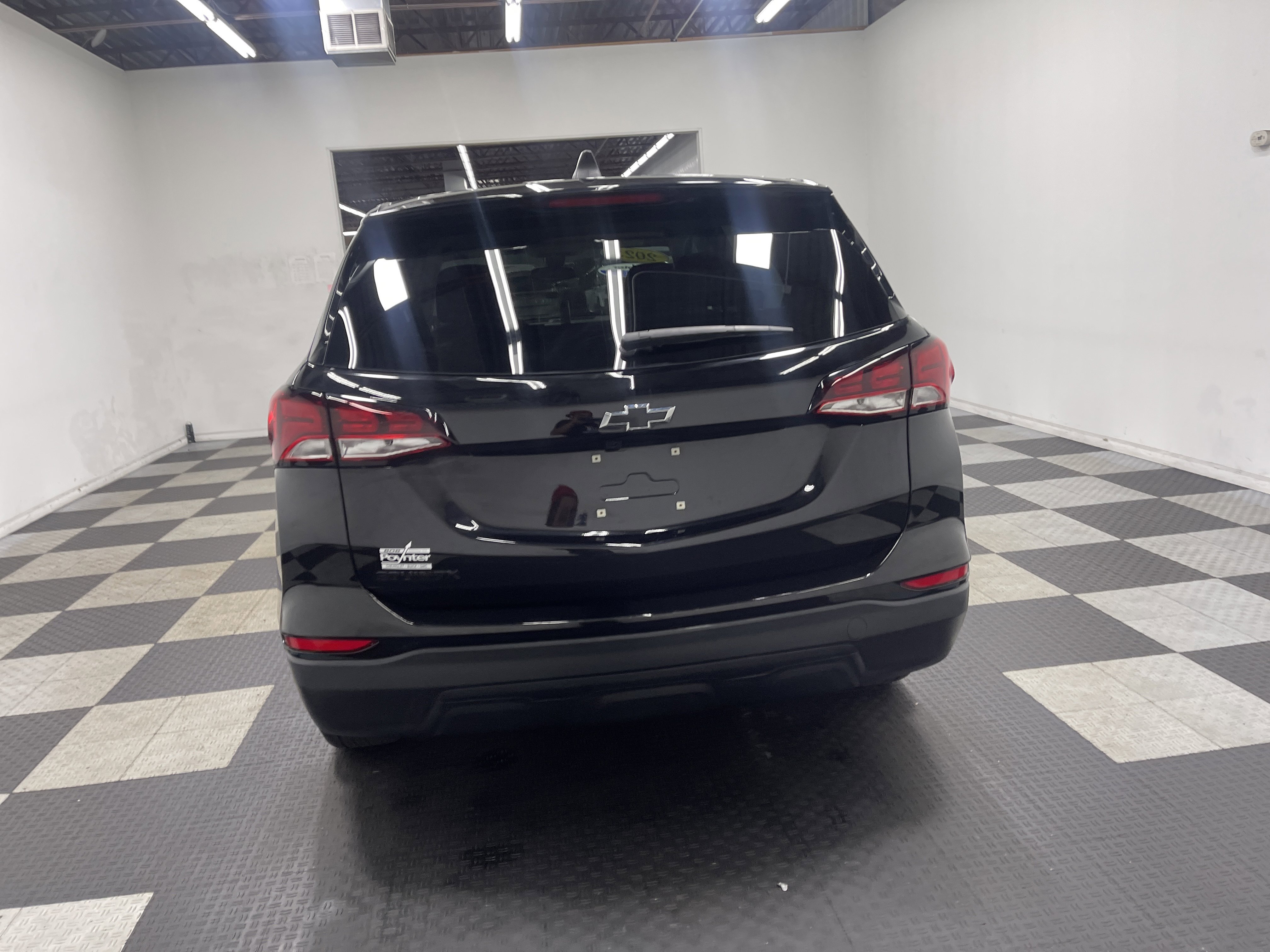 Used 2023 Chevrolet Equinox LS w/ LS Convenience Package image 3