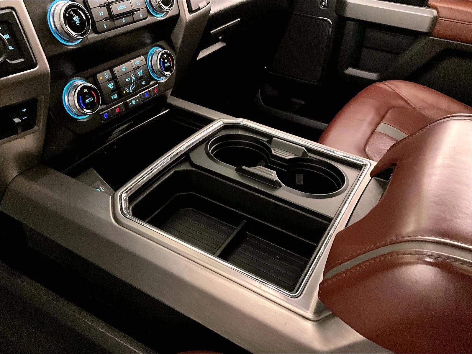 Used 2019 Ford F350 Platinum w/ Platinum Ultimate Package image 17