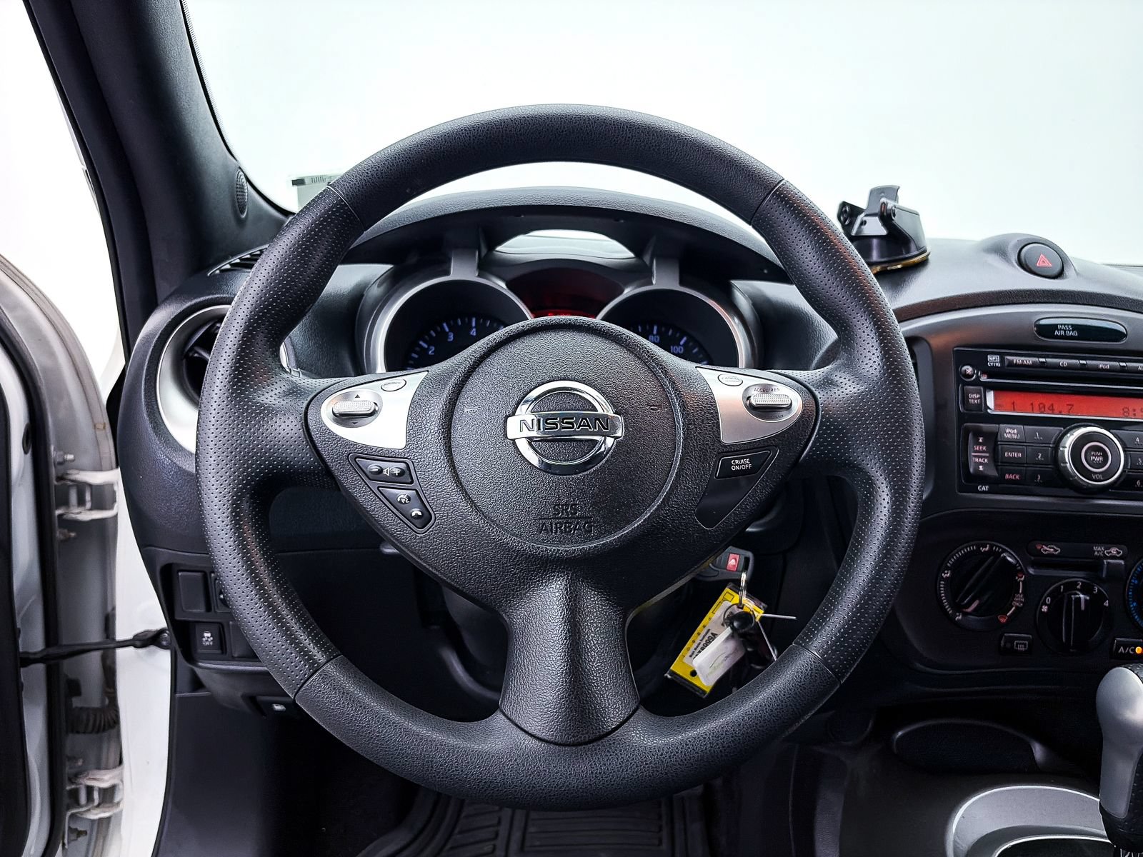 Used 2014 Nissan Juke S FWD image 18