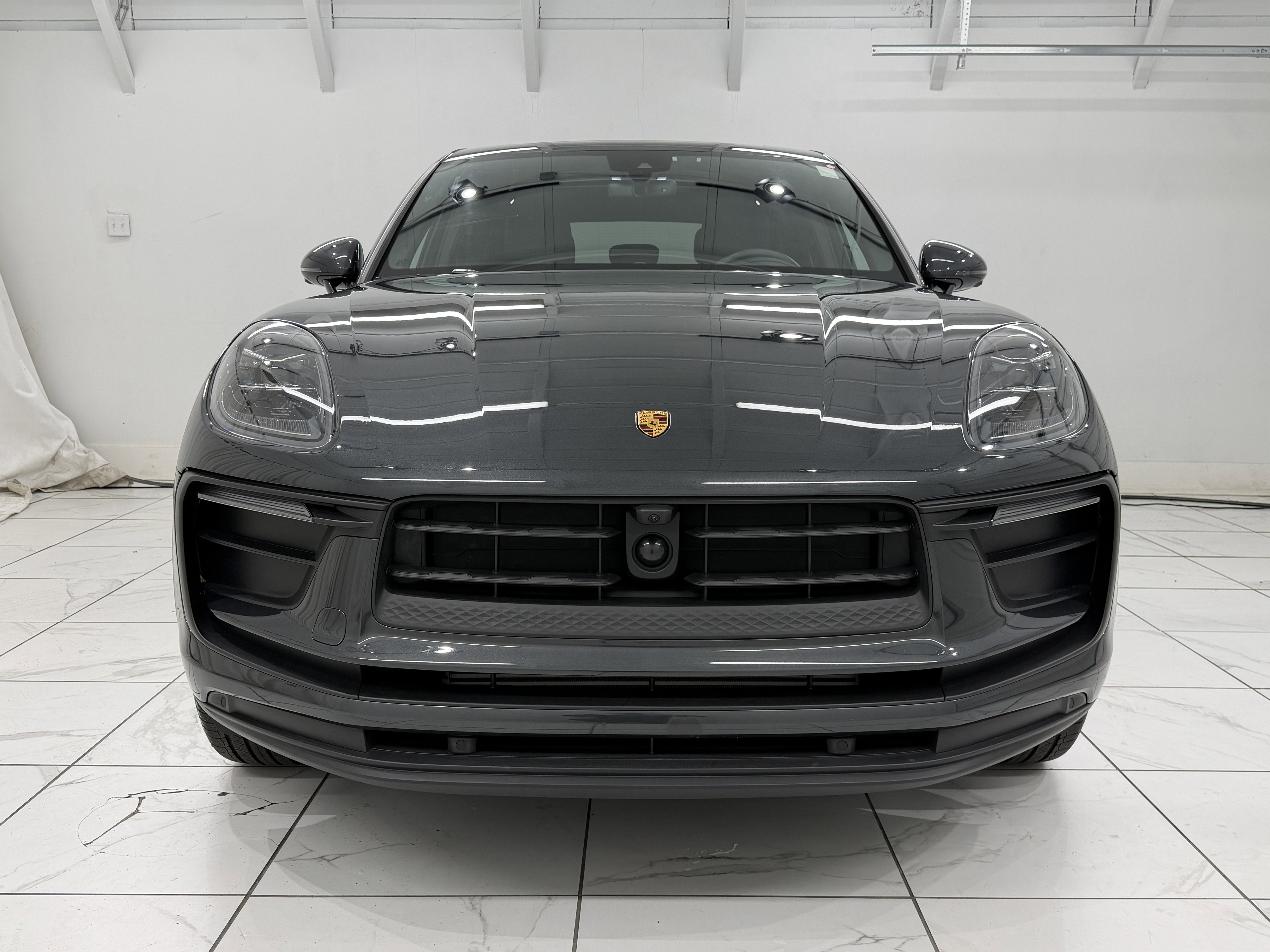 Certified 2025 Porsche Macan image 9