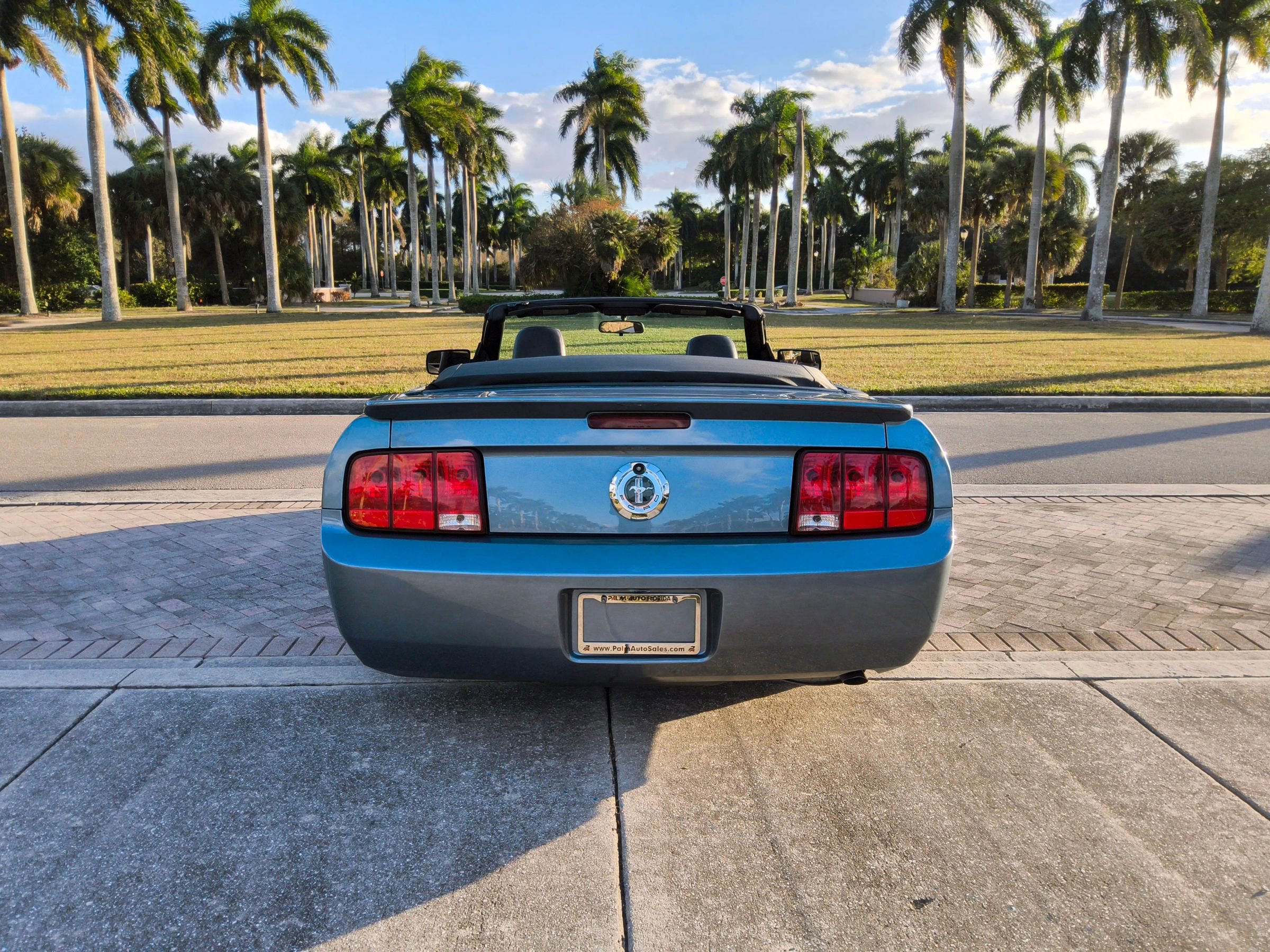 Used 2007 Ford Mustang Deluxe Convertible image 16