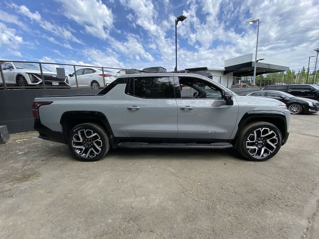Used 2025 Chevrolet Silverado EV RST AWD/4WD image 7