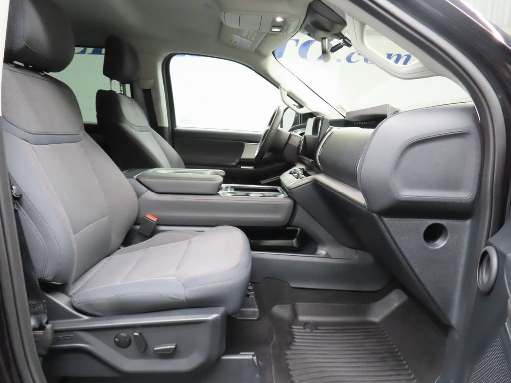 Used 2025 Ford Expedition Max Active AWD/4WD image 36