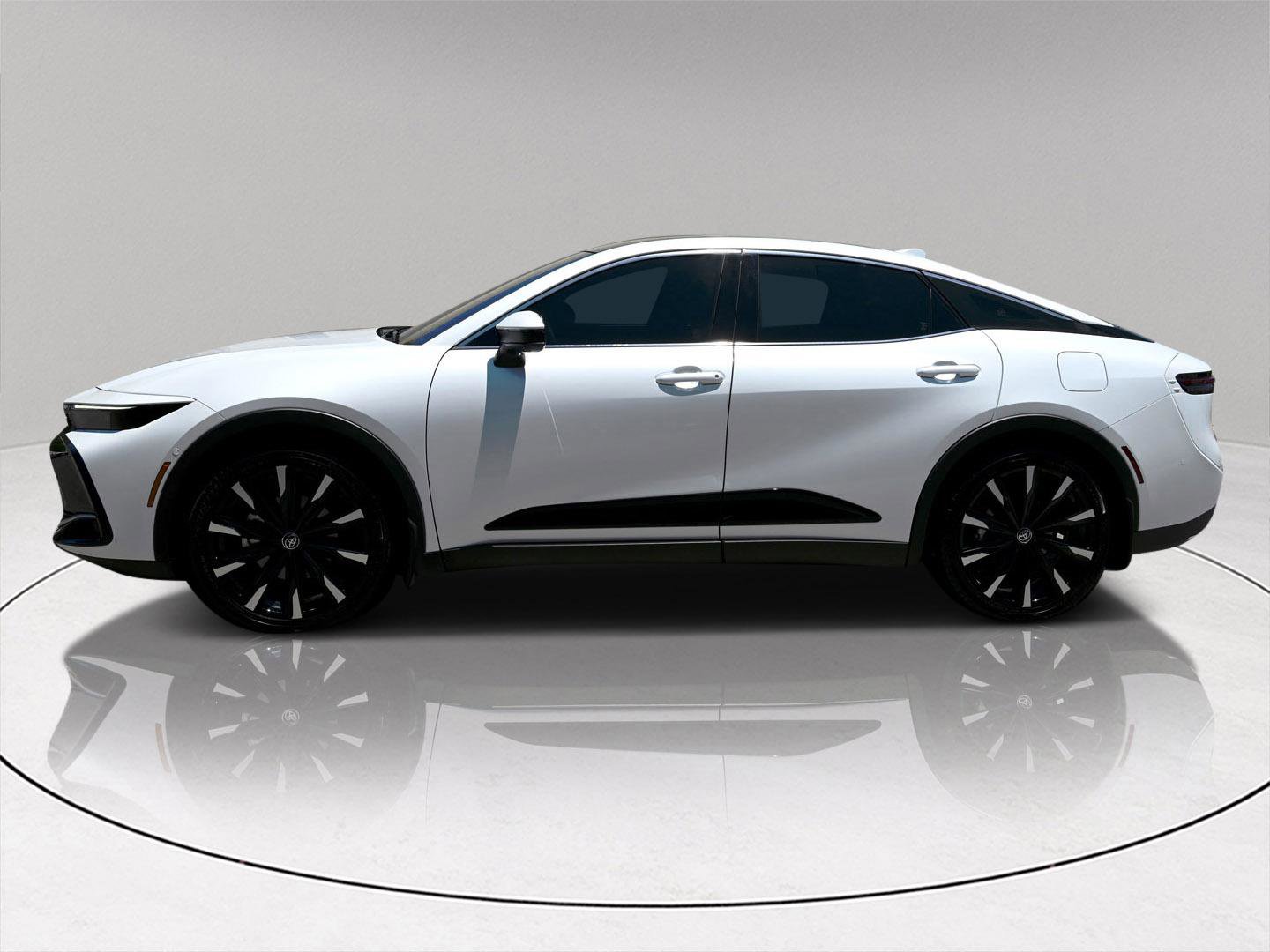 Used 2025 Toyota Crown Platinum image 2