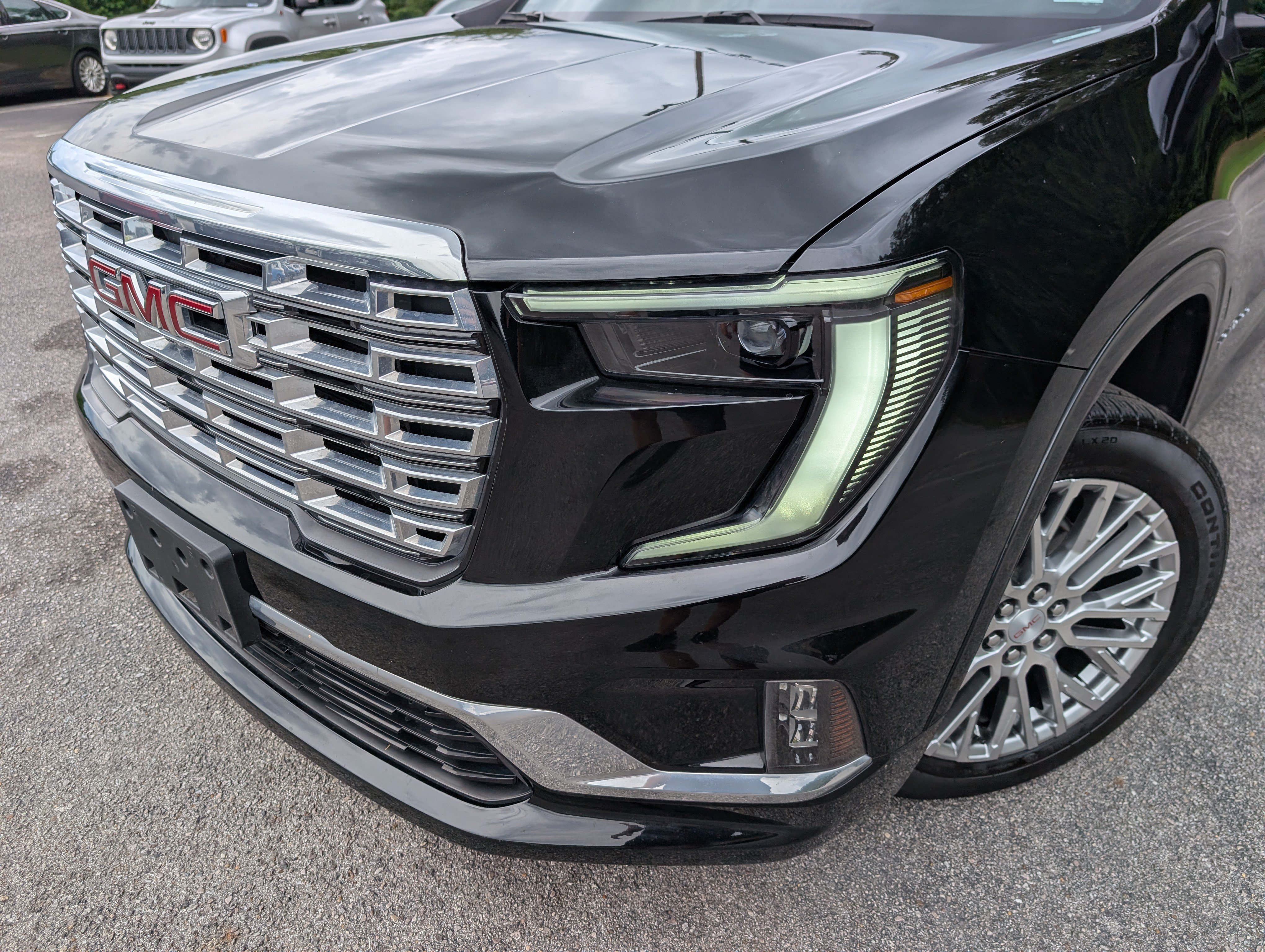 Used 2024 GMC Acadia Denali FWD image 13