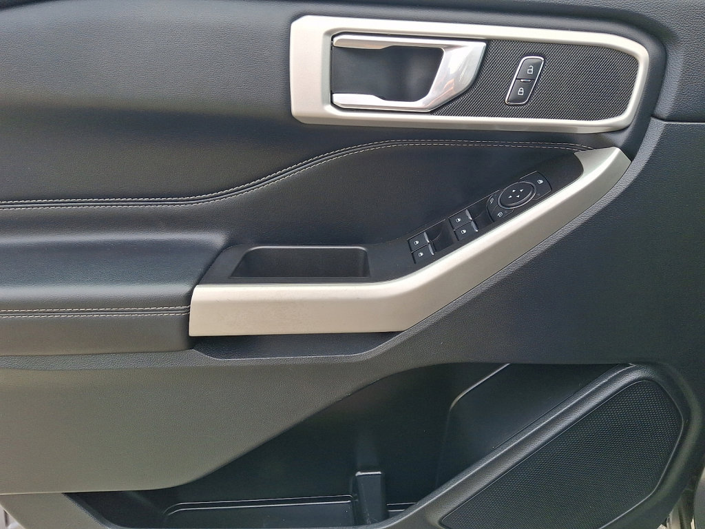 Used 2022 Ford Explorer XLT image 22