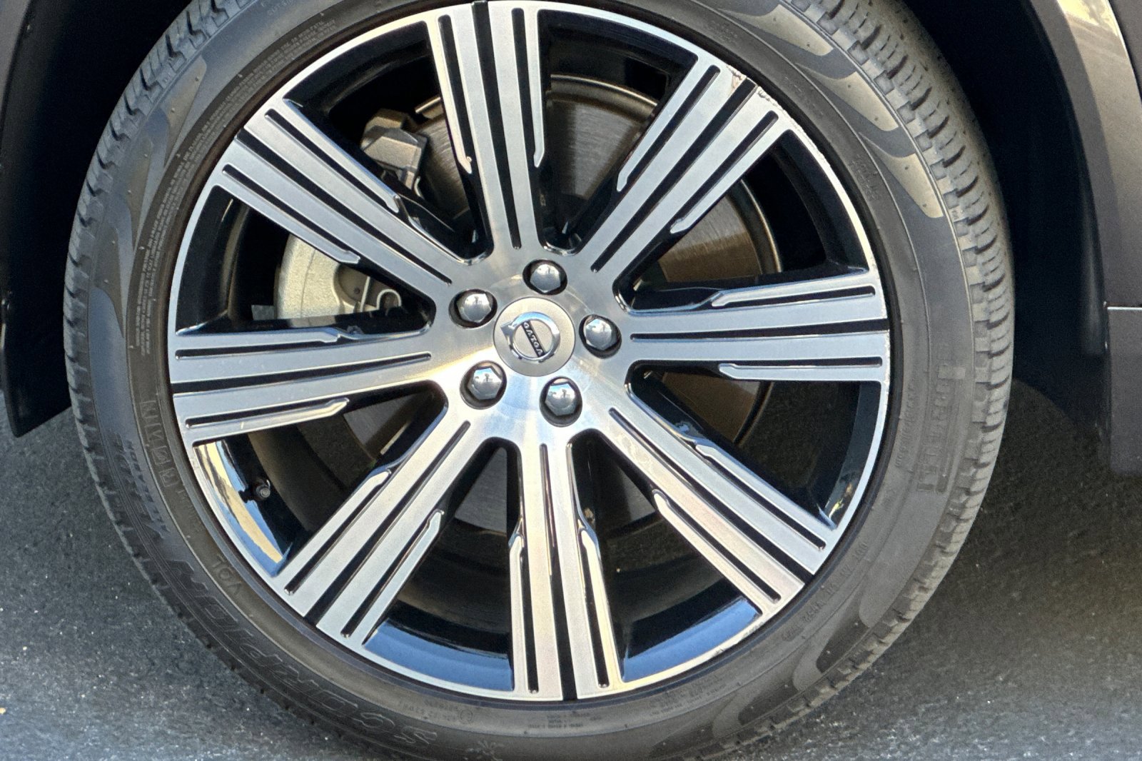 Certified 2024 Volvo XC90 T8 Core w/ Protection Package Premier image 33