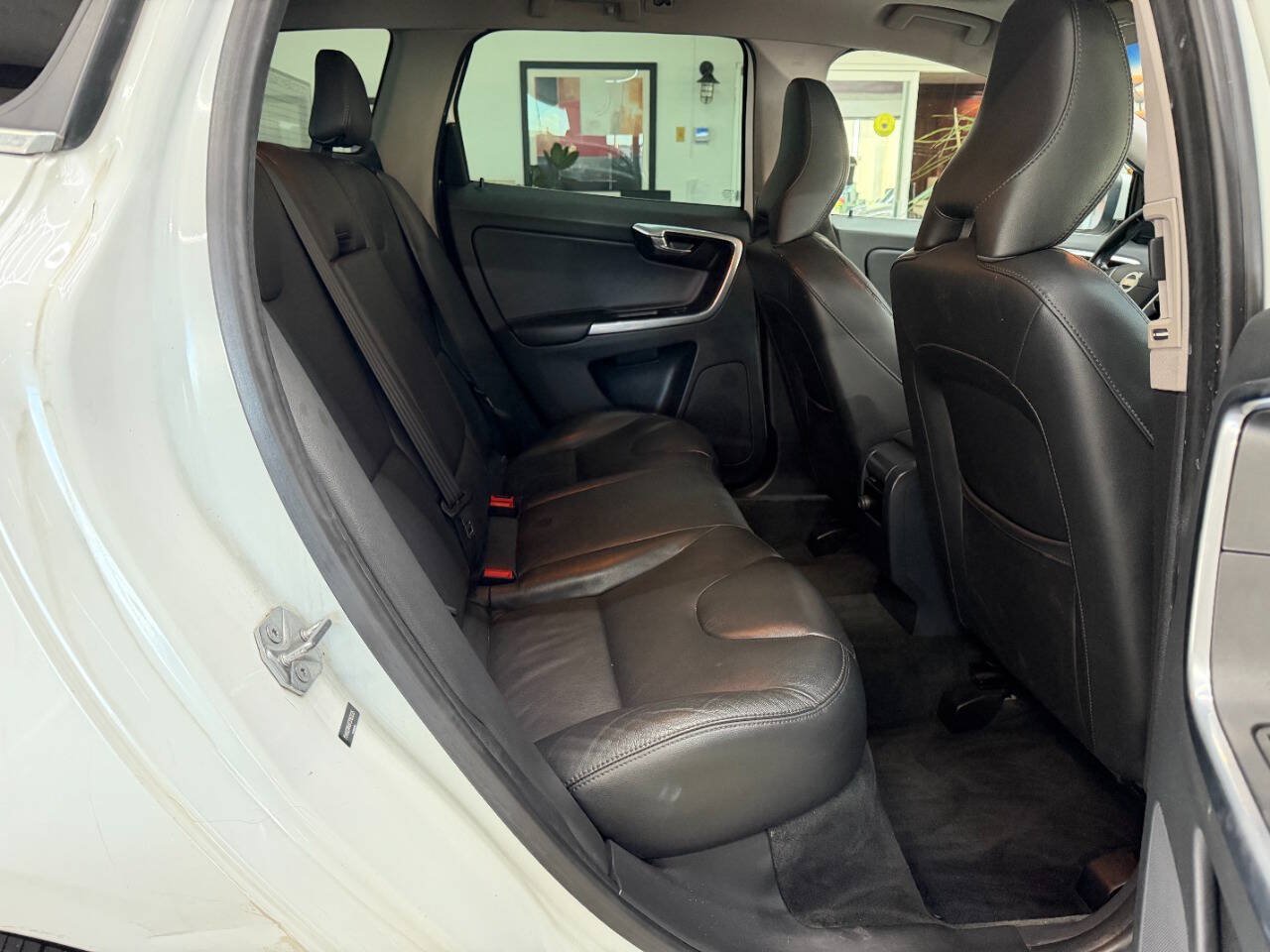 Used 2015 Volvo XC60 T6 w/ Protection Package AWD/4WD image 15