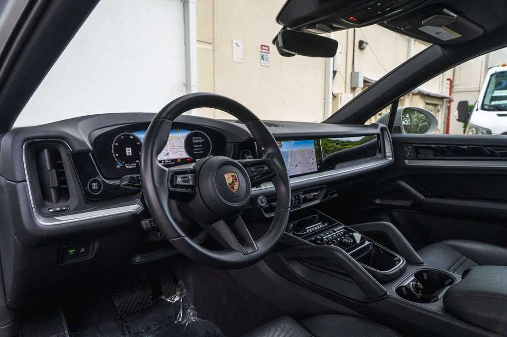 Used 2025 Porsche Cayenne Coupe AWD/4WD image 15