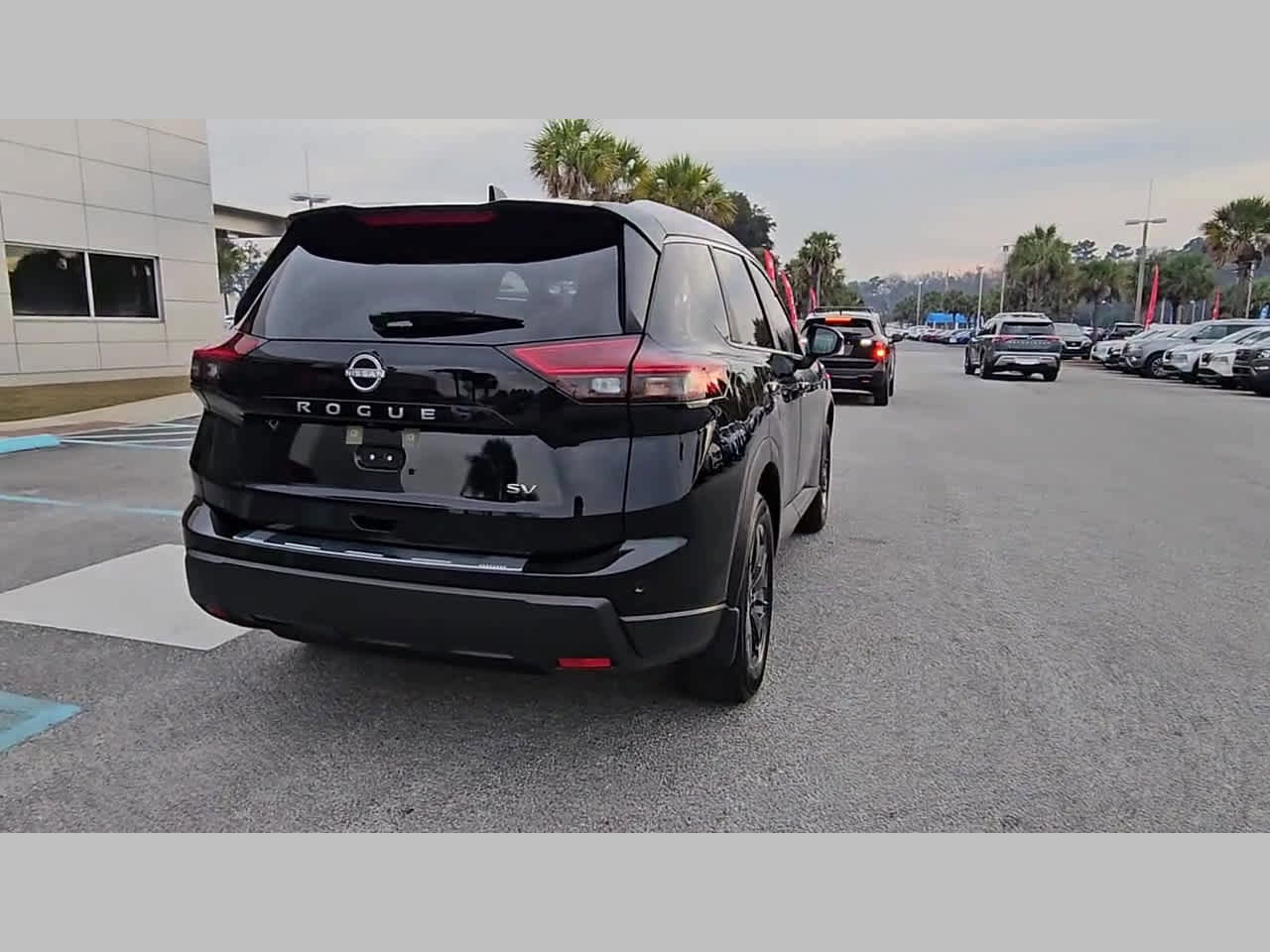 Used 2024 Nissan Rogue SV w/ SV Premium Package image 32