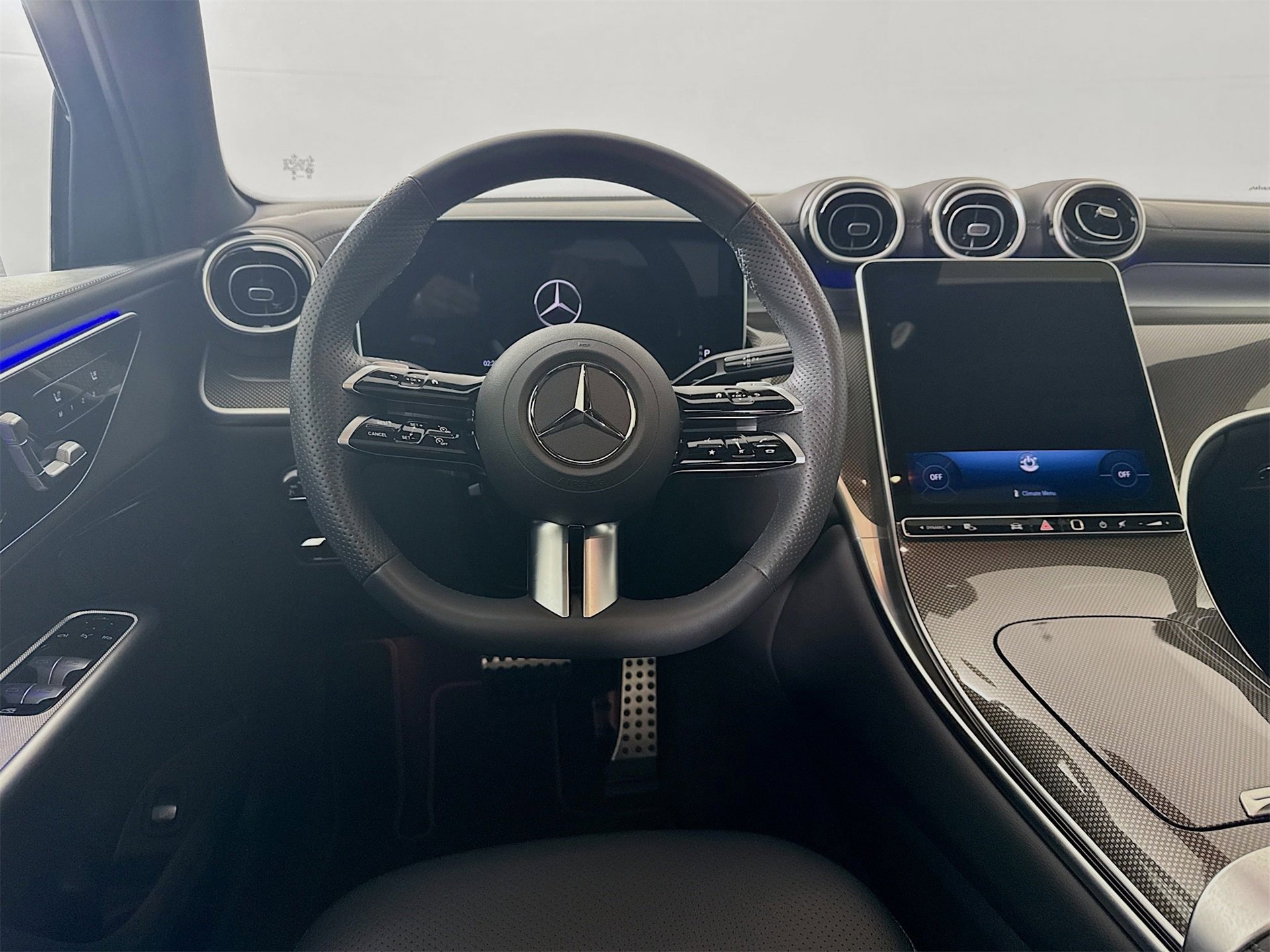 Used 2025 Mercedes-Benz GLC 300 image 23