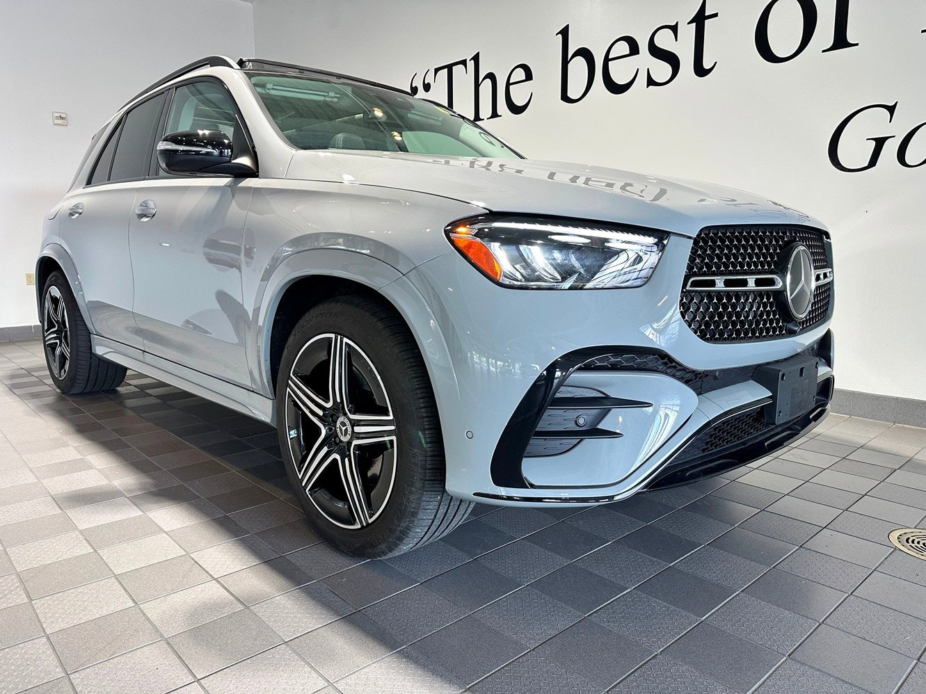 Used 2025 Mercedes-Benz GLE 350 4MATIC image 1