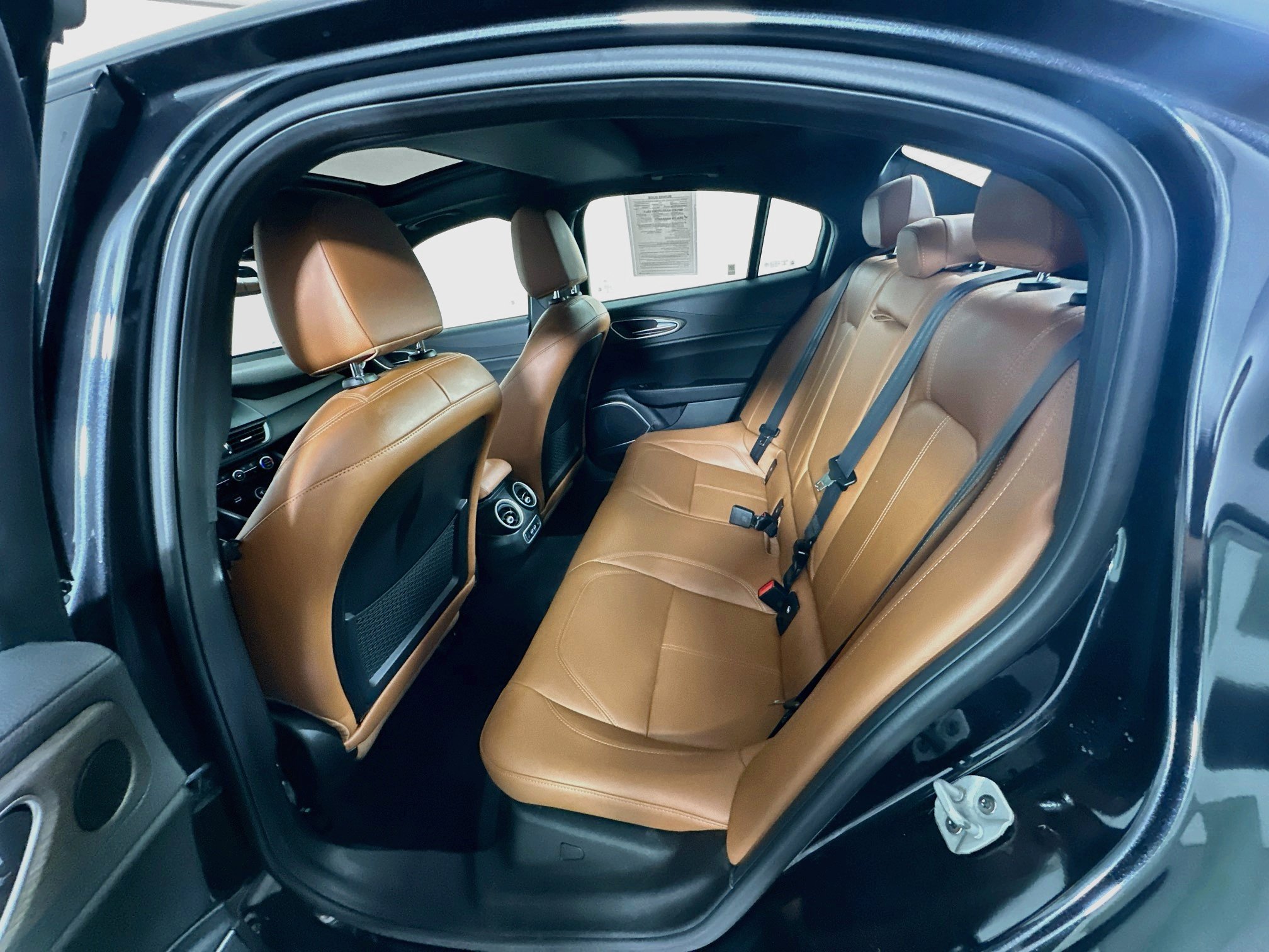 Used 2022 Alfa Romeo Giulia Ti RWD image 27