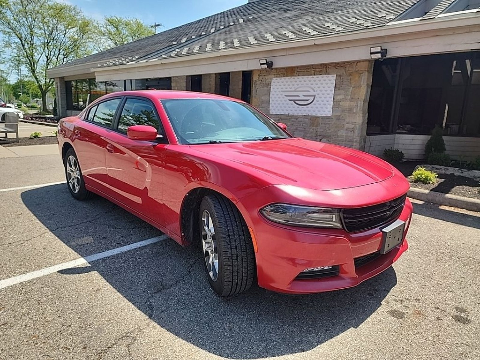 Used 2015 Dodge Charger SXT image 3