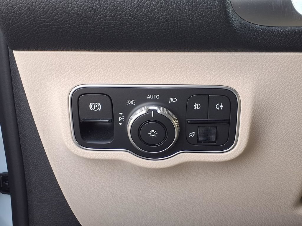 Used 2023 Mercedes-Benz GLB 250 image 9