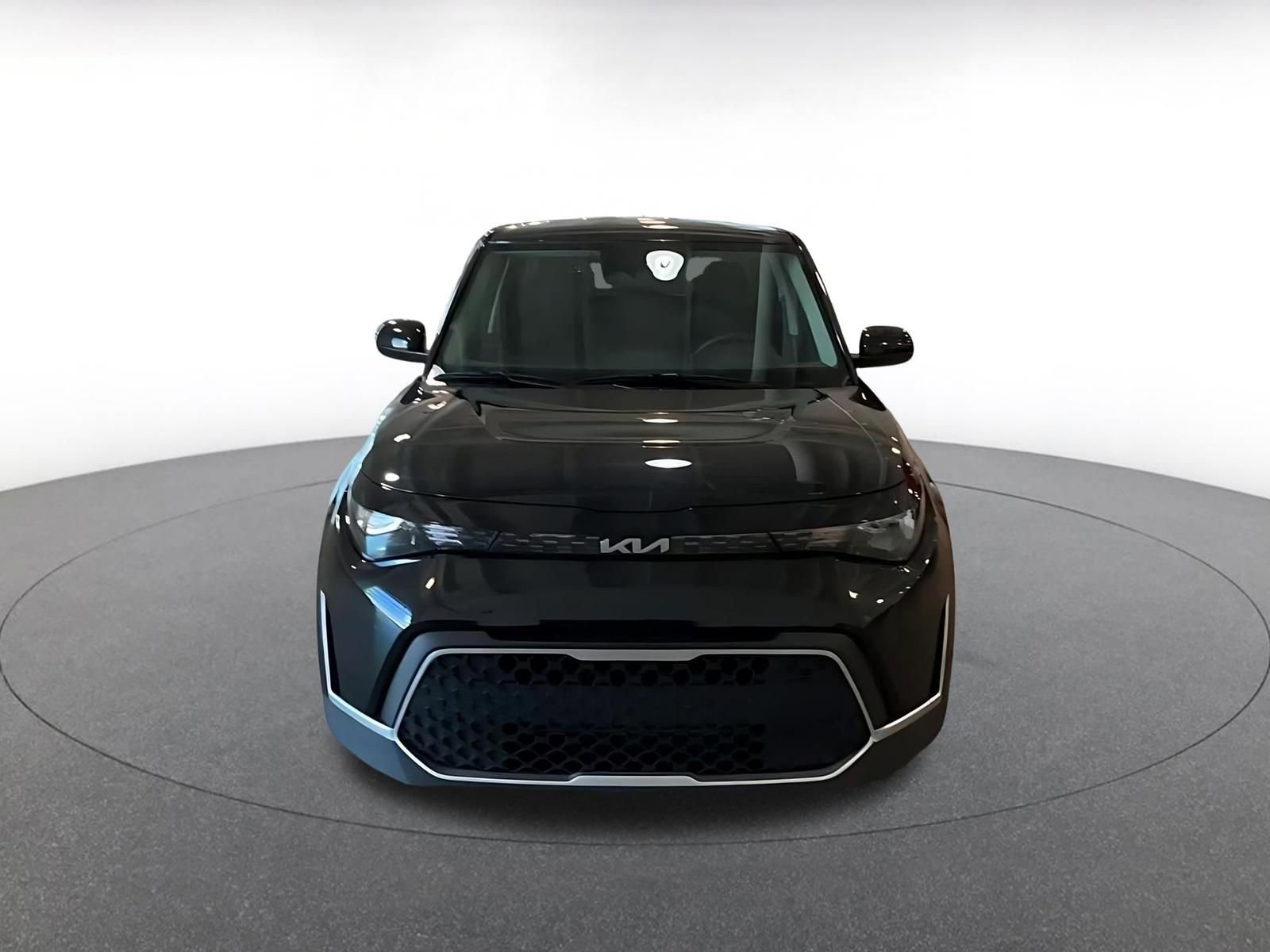 Used 2025 Kia Soul LX w/ LX Technology Package FWD image 3