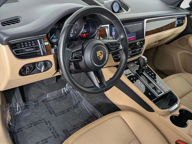 Certified 2023 Porsche Macan image 4
