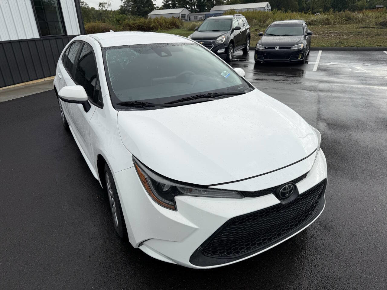 Used 2021 Toyota Corolla LE image 4