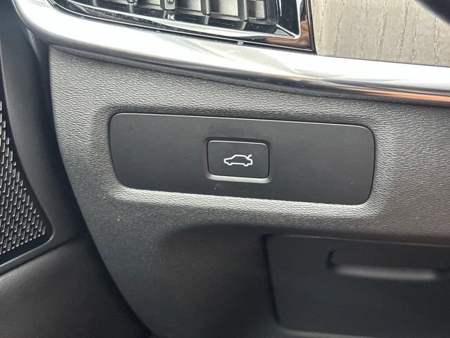 Certified 2025 Volvo V90 B6 Cross Country Plus AWD/4WD image 30