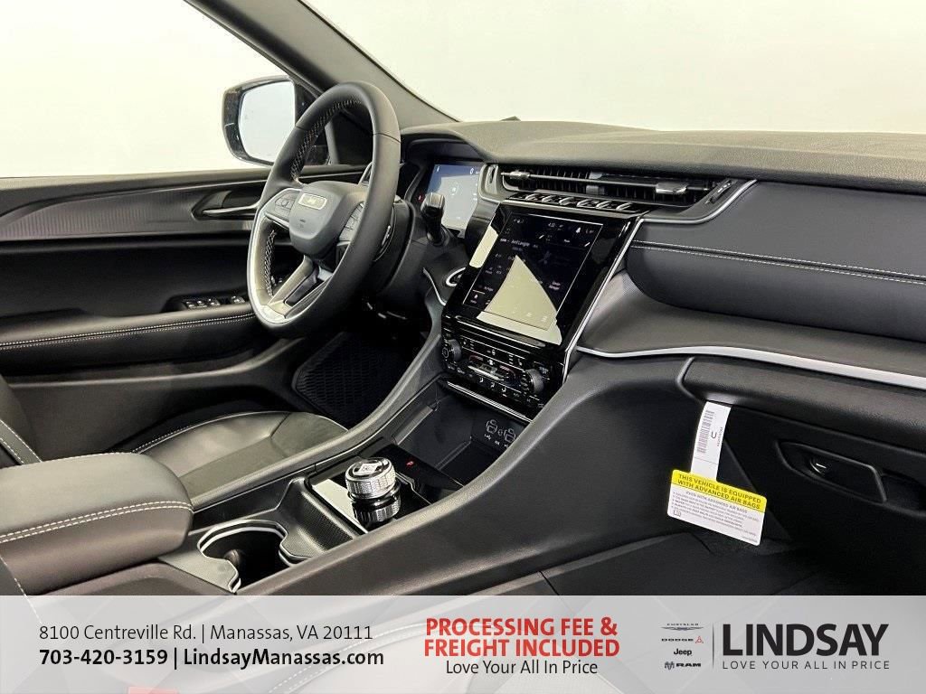 New 2025 Jeep Grand Cherokee Altitude image 14