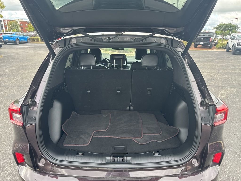 Used 2023 Ford Escape ST-Line w/ Tech Pack #1 AWD/4WD image 8