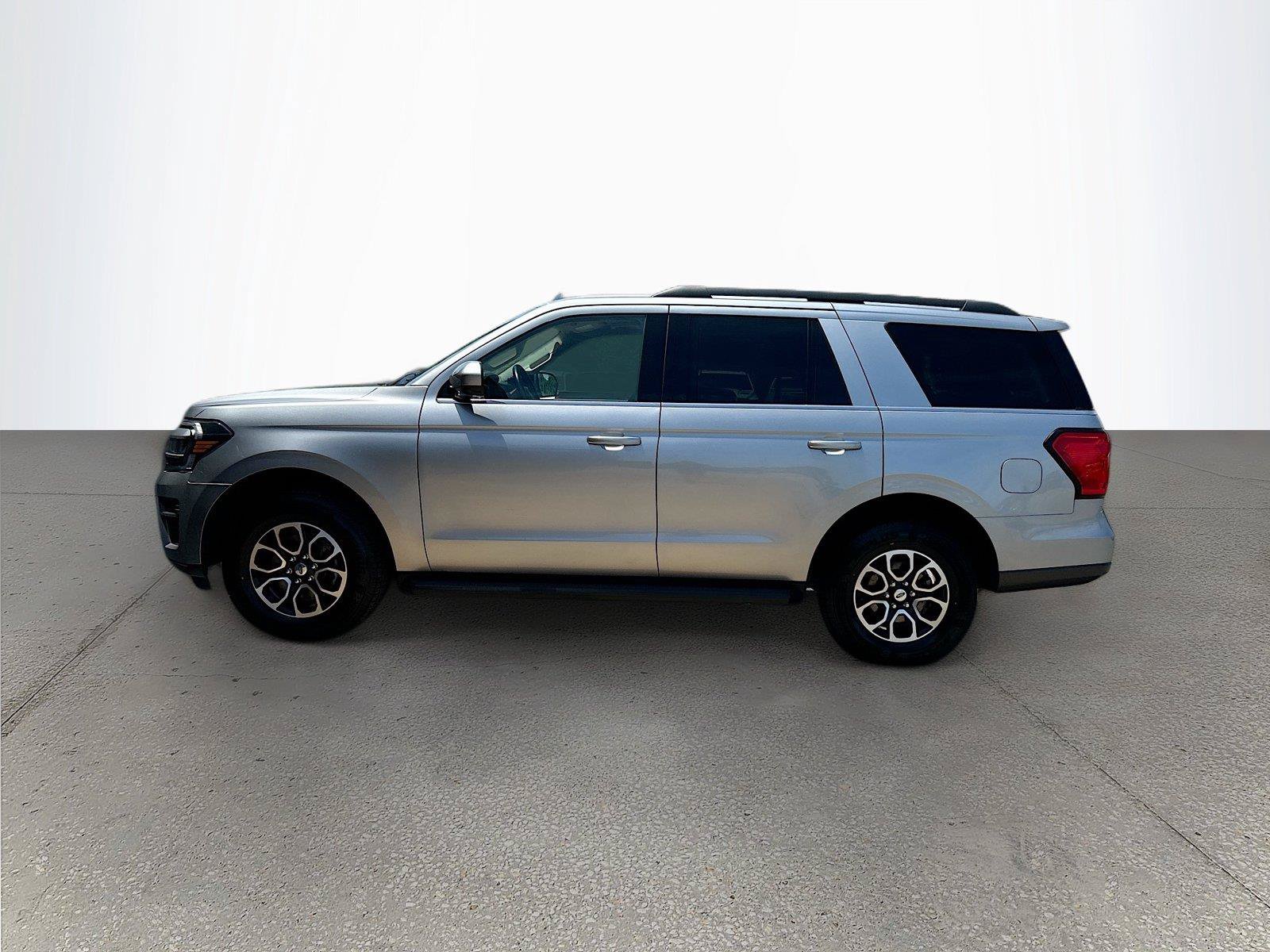 Used 2024 Ford Expedition XLT AWD/4WD image 7