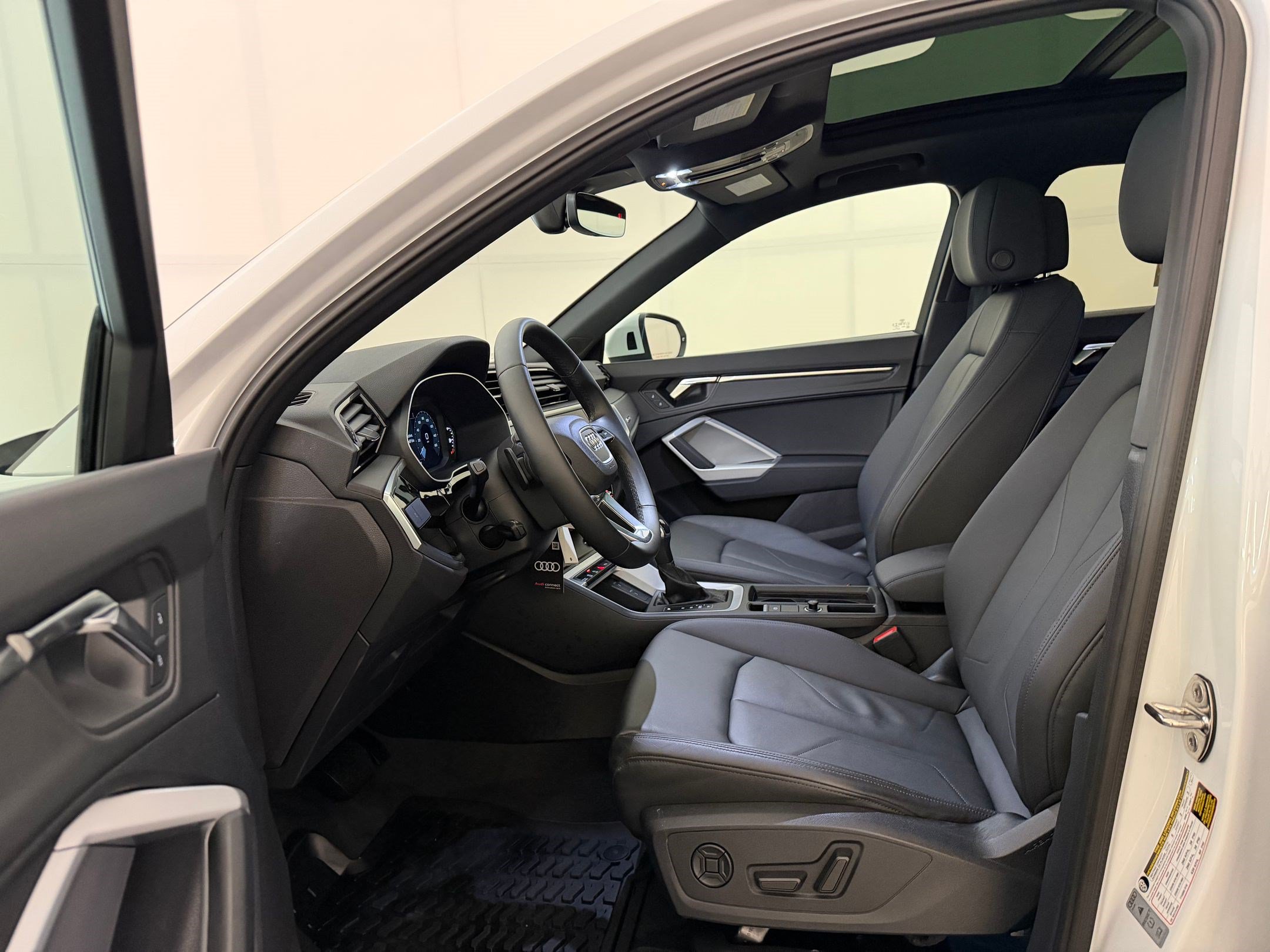 Certified 2022 Audi Q3 2.0T Premium AWD/4WD image 5
