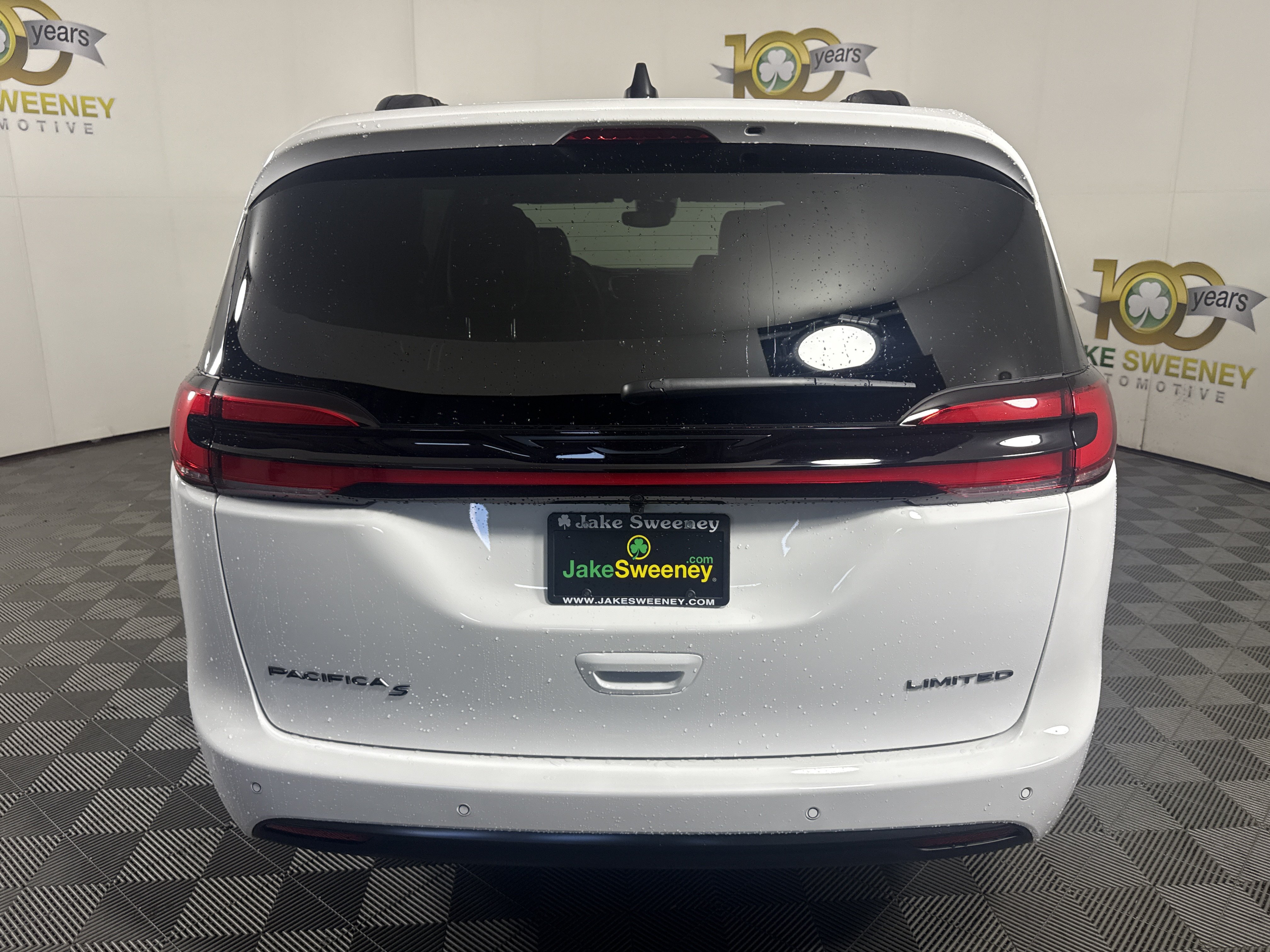 New 2027 Chrysler Pacifica Limited FWD image 7