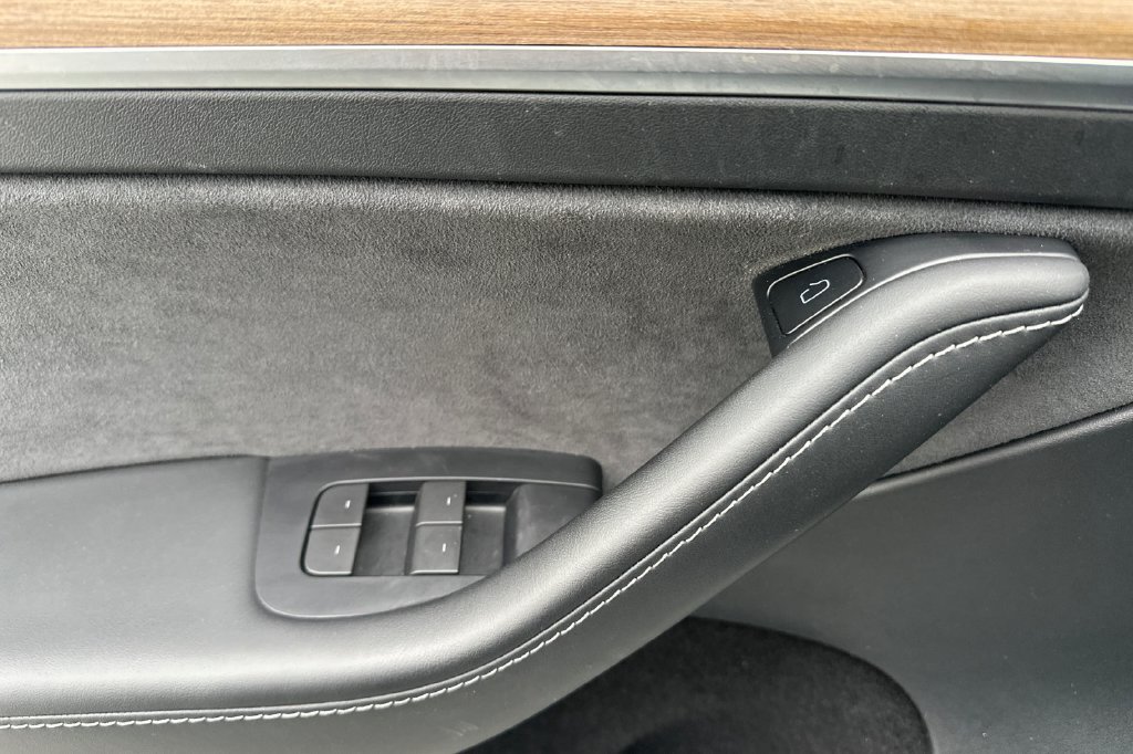 Used 2023 Tesla Model Y Performance AWD/4WD image 10