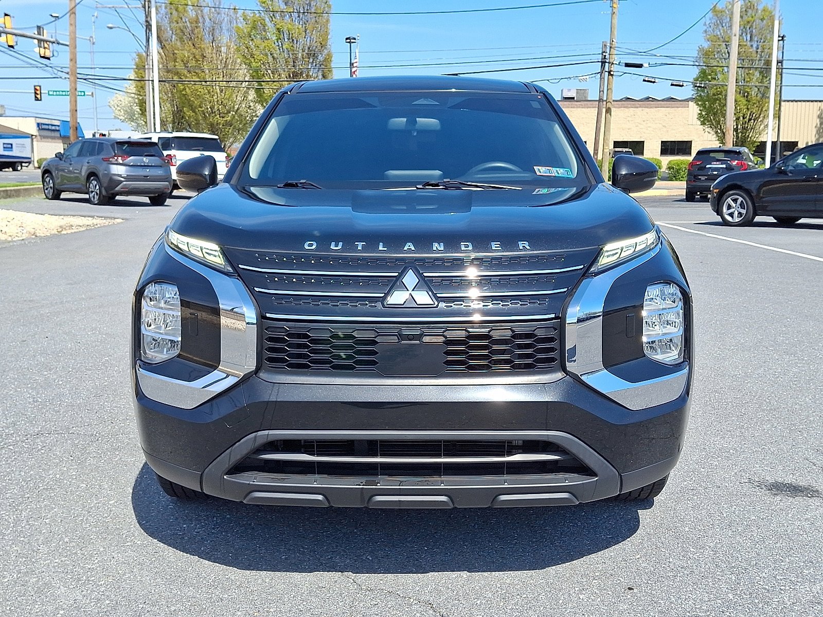 Used 2022 Mitsubishi Outlander ES AWD/4WD image 2