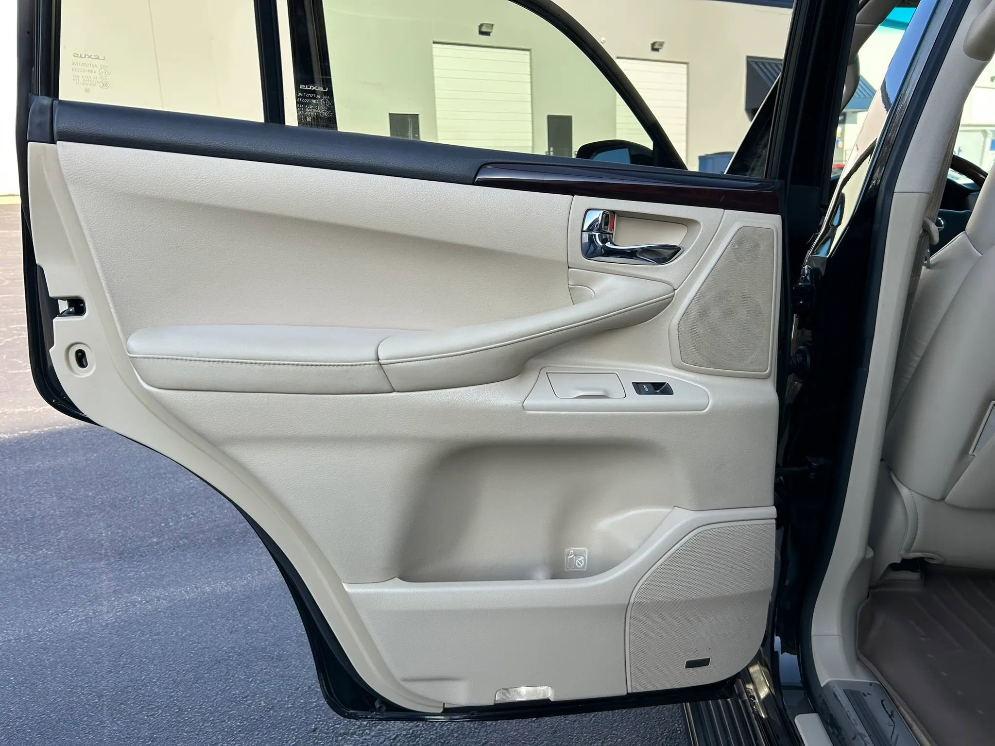 Used 2010 Lexus LX 570 LX 570 Sport Utility 4D image 29